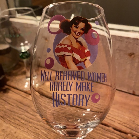 FREE w/ bundle over $20! Wine Glass - Picture 2 of 4